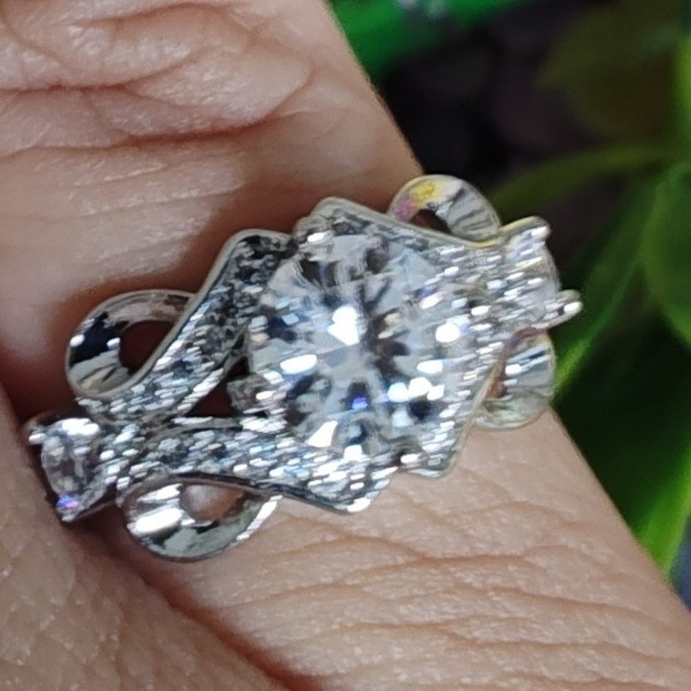 Ring Silver Tone Round Cut Clear Crystal Bypass Swirl Statement‎ Band
